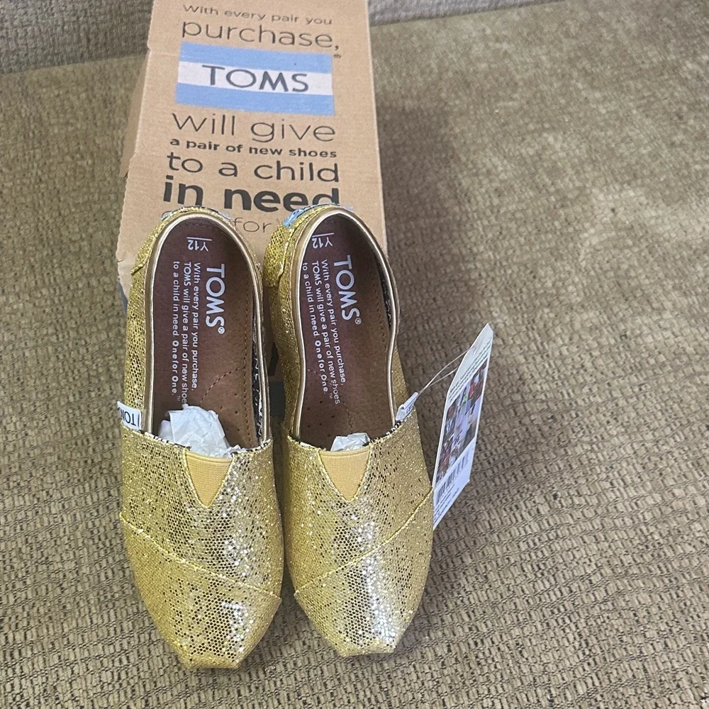 TOMS Kids Glitter Slip-On Shoes in Gold size Y12